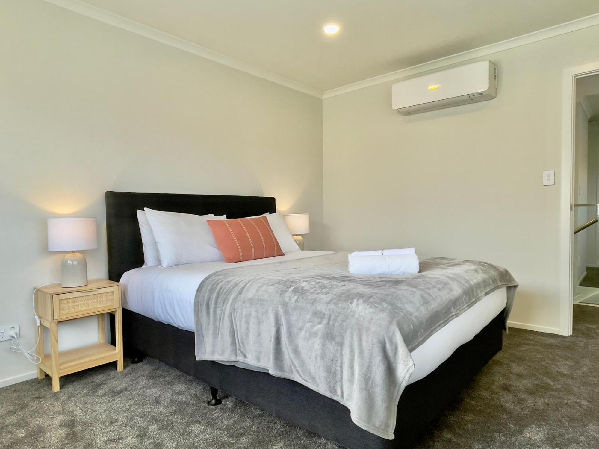 Sky Stars Brand-New Comfortable 3 & 4-Bedroom Houses Auckland Exterior photo